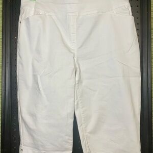 White Bermuda Shorts with Clean Design and Knee-Length Fit